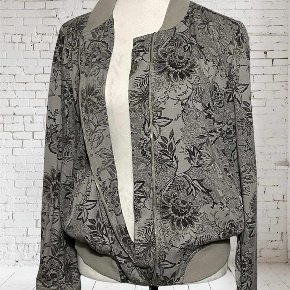 Knox Rose Sz Med Lightweight Floral‎ Bomber Jacket